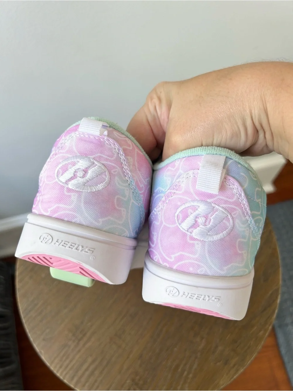 Heelys girls sneakers with interchangeable wheel in heel